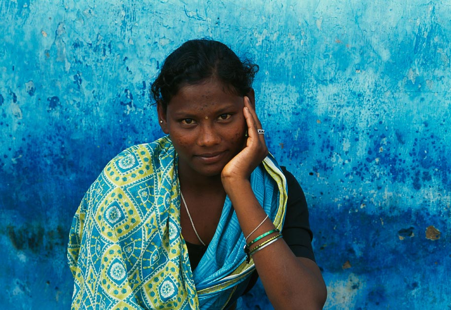 01_blue.indian.woman.colorportrait.saree.jpg